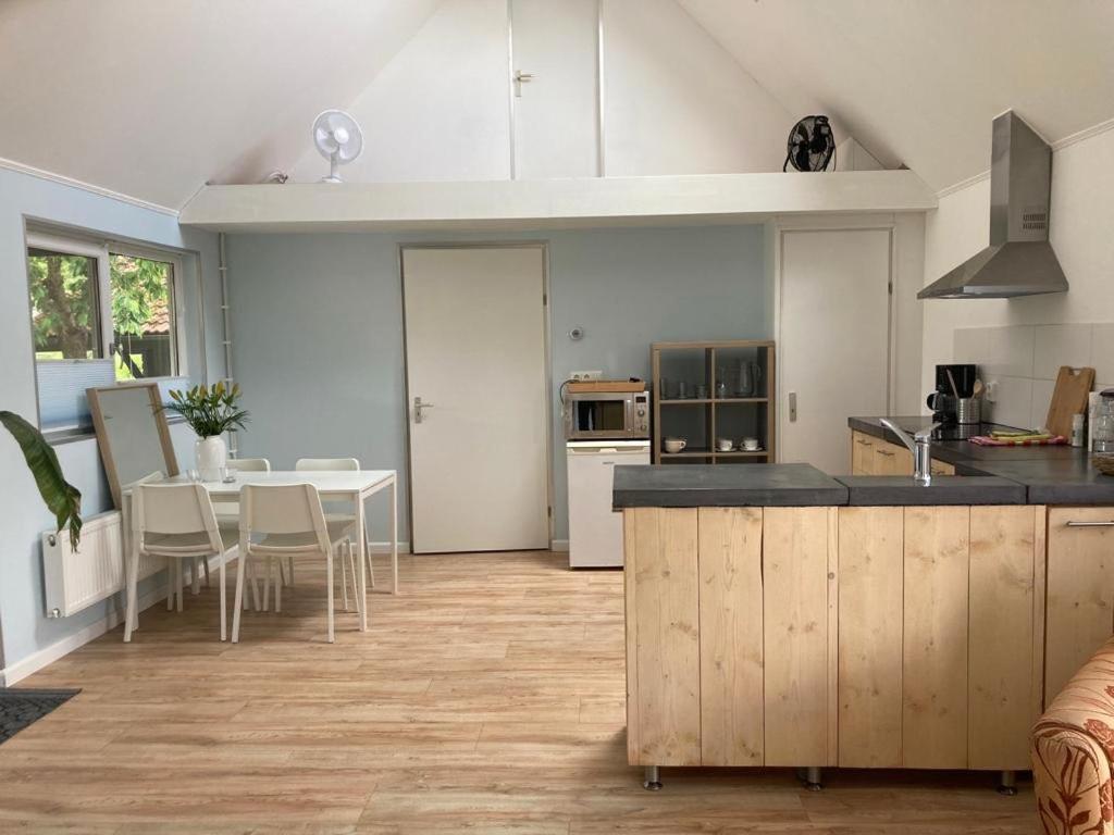 The Bee - Trekkershuts & Apartment Opperdoes ภายนอก รูปภาพ